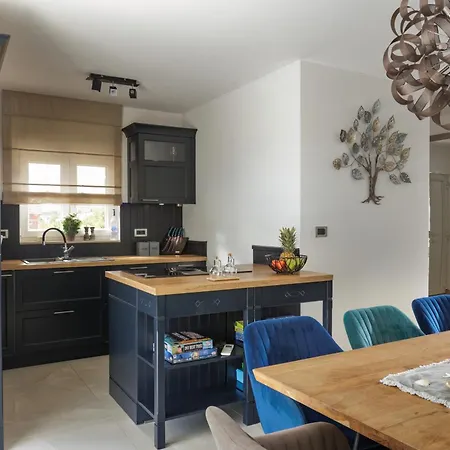 Family Friendly House With A Swimming Pool Maslenica, Novigrad - 20492 בית נופש