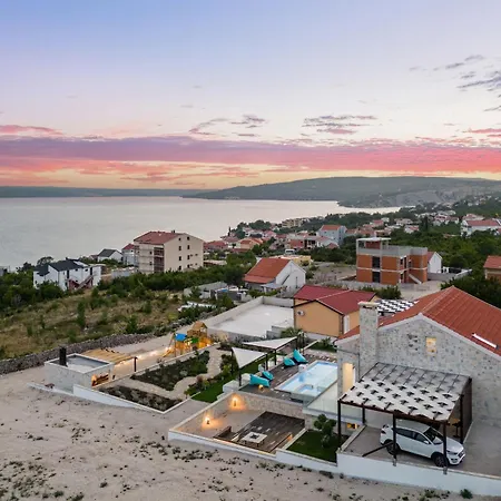 Family Friendly House With A Swimming Pool Maslenica, Novigrad - 20492 בית נופש *