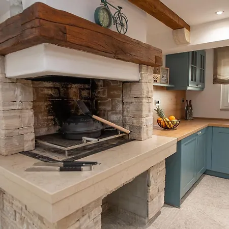 בית נופש Family Friendly House With A Swimming Pool Maslenica, Novigrad - 20492 מסלניקה
