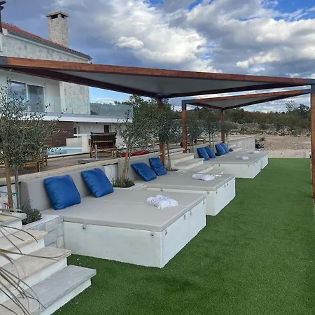 בית נופש Family Friendly House With A Swimming Pool Maslenica, Novigrad - 20492 מסלניקה